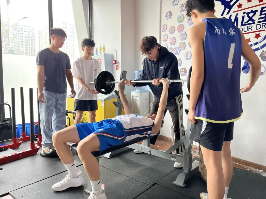 篮球教练如何帮助球员理解规则的重要性?_0
